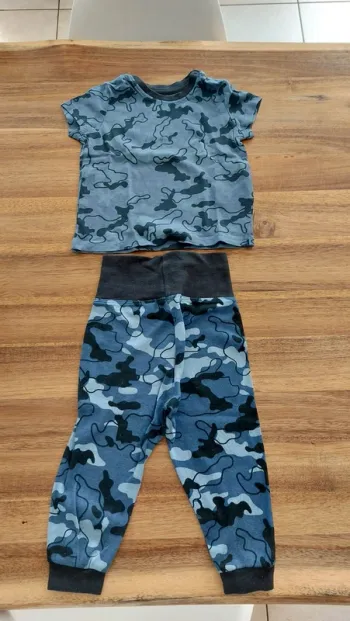 Ensemble Tee shirt pantalon 12 mois