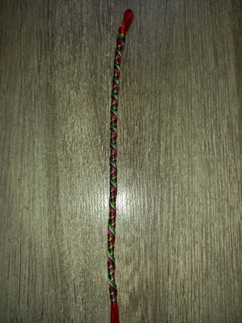 bracelet rouge vert jaune et bleu neuf