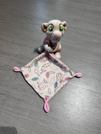 Doudou mouchoir Nala disney baby neuf sans étiquette