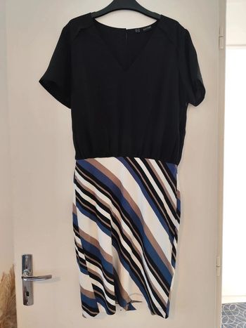 Robe crayon noire et bleu/blanc/beige taille 40 Neuve jamais portée