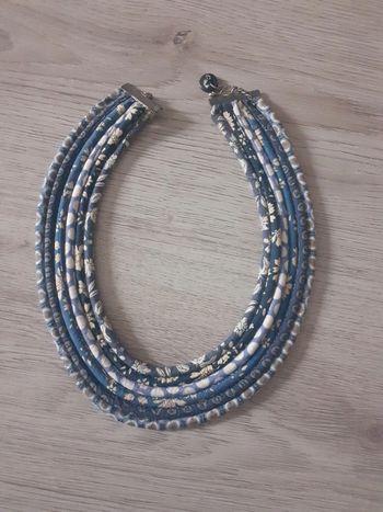 Collier court tissus vintage