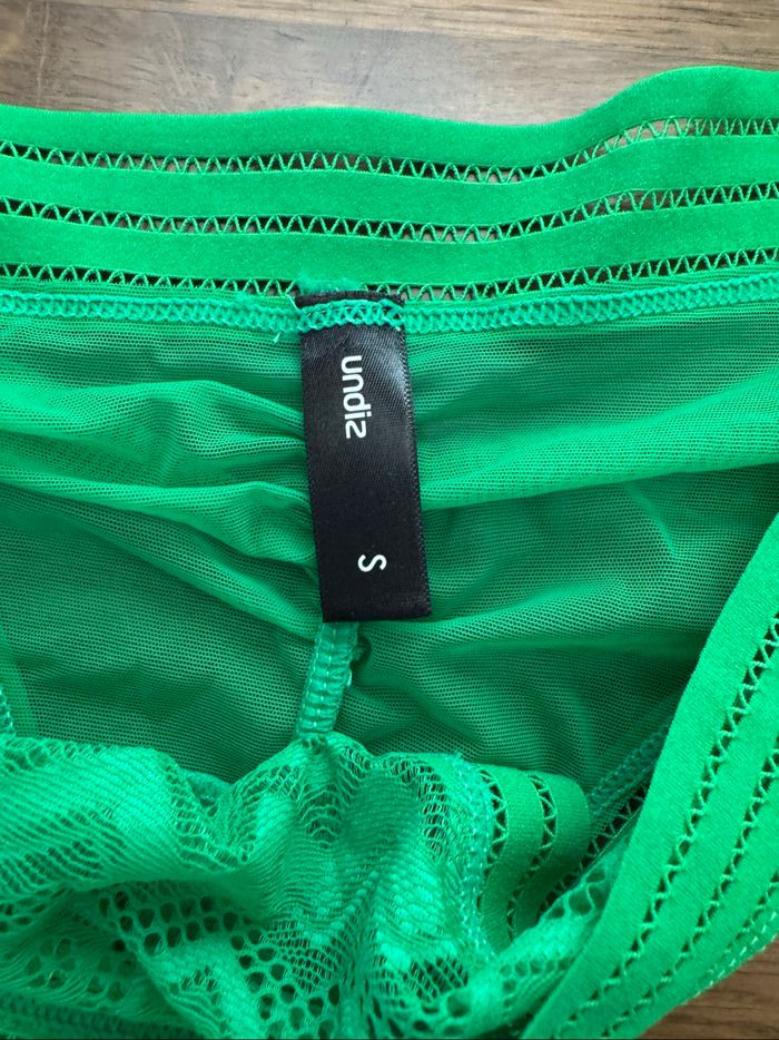 Ensemble complet lingerie en dentelle verte - photo numéro 3