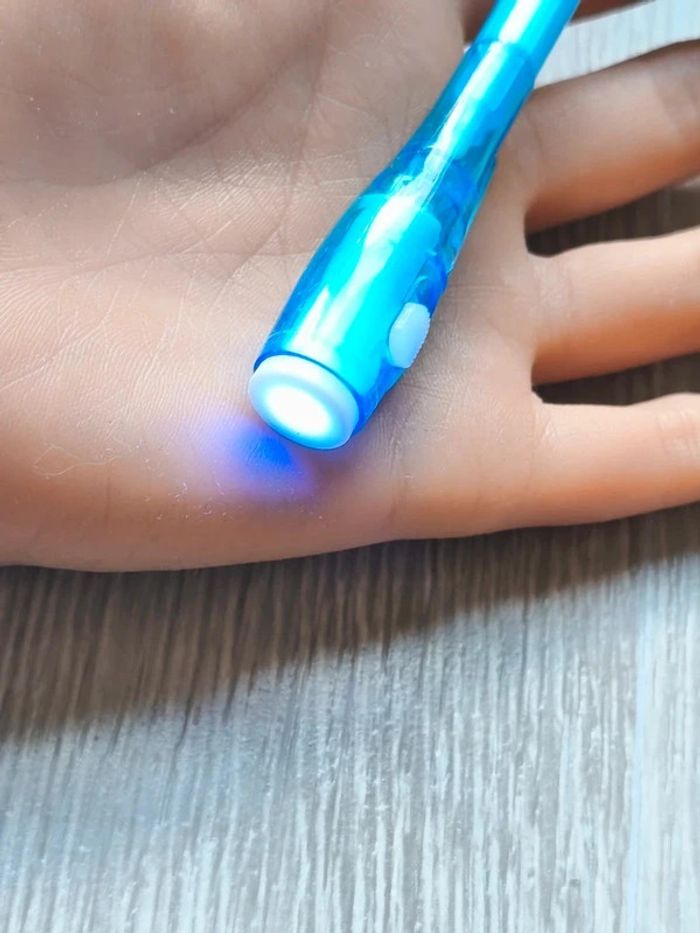 Stylo bleu magique invisible - photo numéro 2