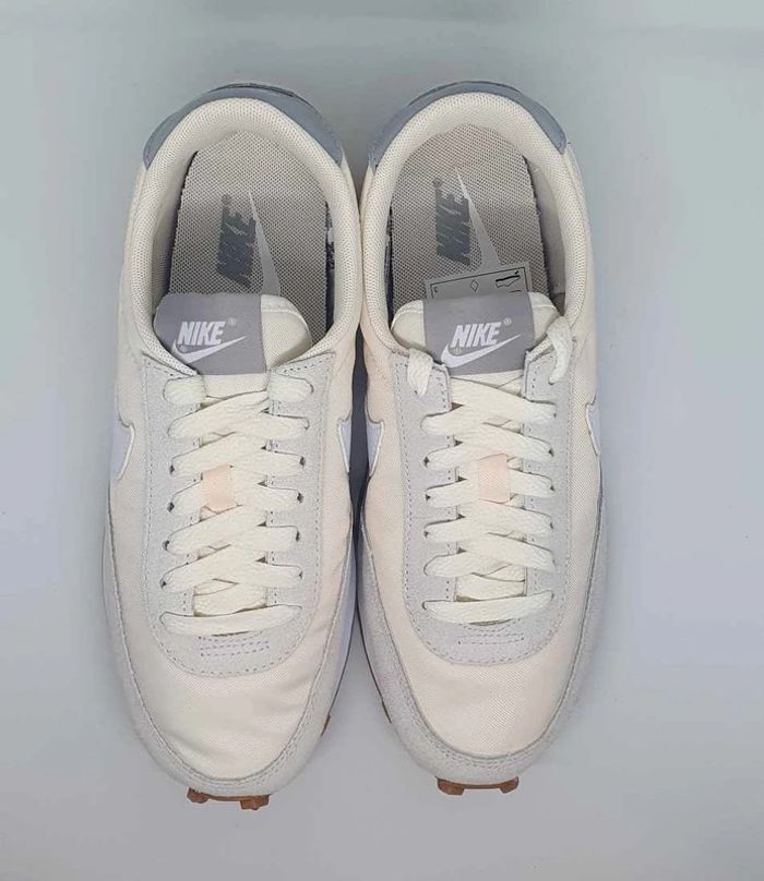 Baskets Nike neuves jamais portées dans leur boîte d'origine taille 37.5 - photo numéro 2