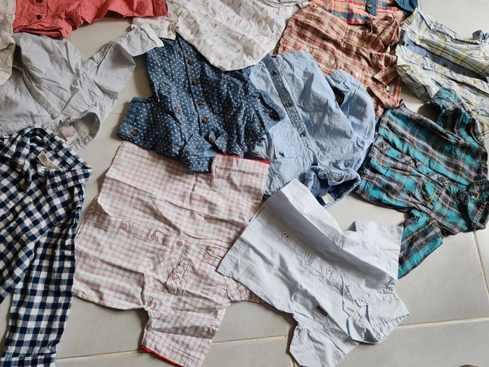 Lot revendeur de 17 vêtements bébé garçon de 0 à 18 mois- chemises chemisette - photo numéro 4