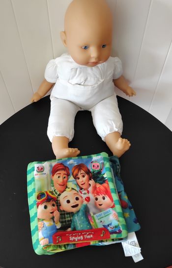Livre musical en tissu pour bébé – CocoMelon (anglais)