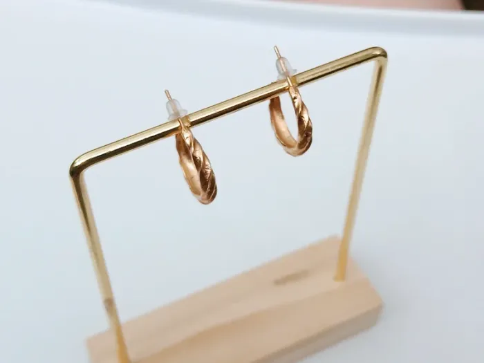 Boucles d’oreilles créoles dorées vintage torsadées - photo numéro 2