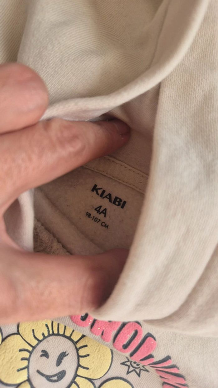 Sweat à capuche style flower power Kiabi 🌻 4 ans - photo numéro 3