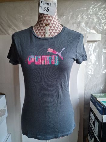 Tee-shirt, gris à motif rose,en coton, longueur 59cm, en très très bon état, marque Puma =8€