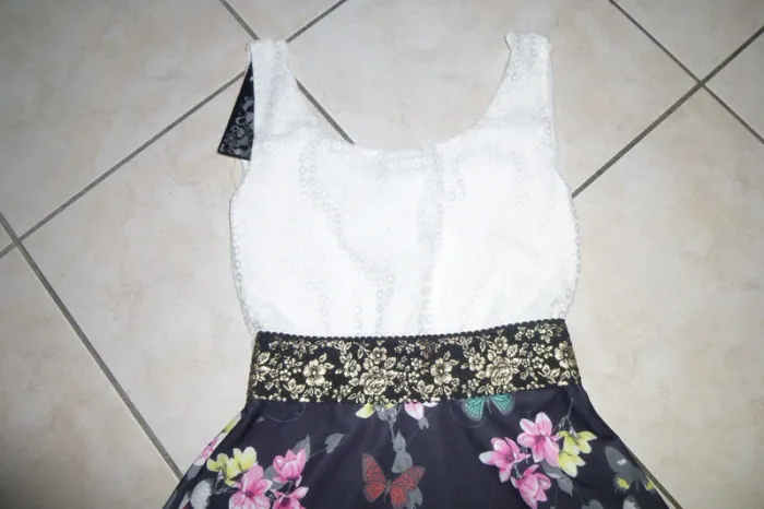 jolie robe a fleur taille S MODA neuve - photo numéro 2