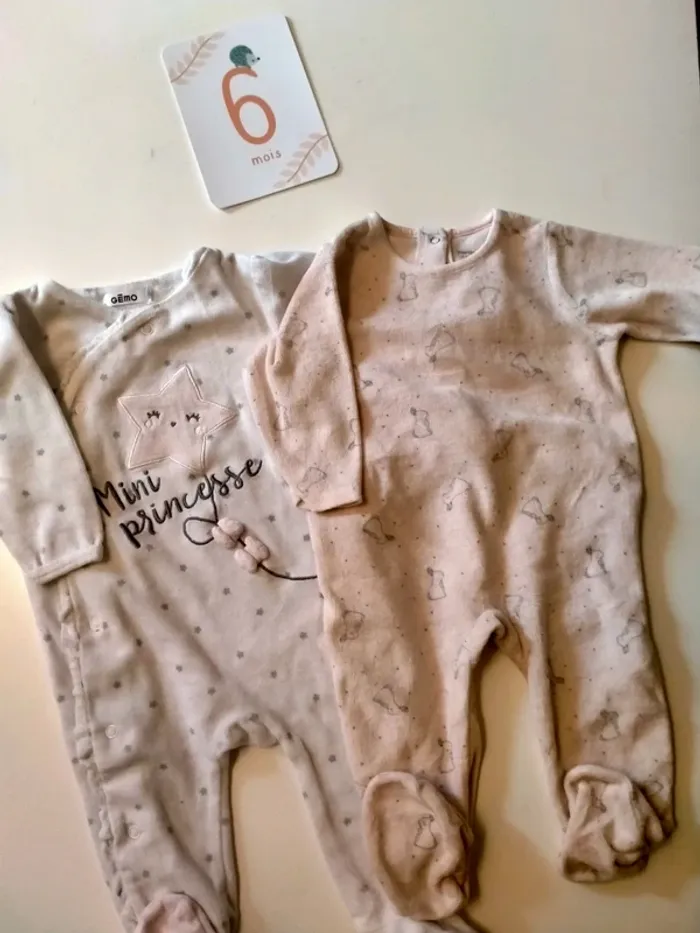 Lot de 2 pyjamas bébé 6 mois - photo numéro 2