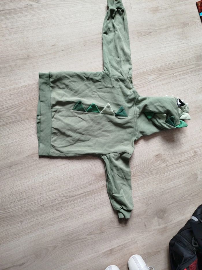 Veste a capuche dinosaure taille 4-6 ans h&m - photo numéro 6