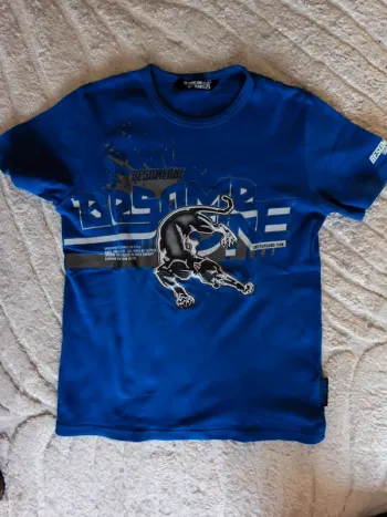 T-shirt Besomeone