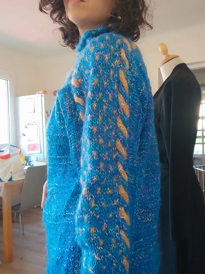 Superbe pull bleu et doré style années 80 - photo numéro 5