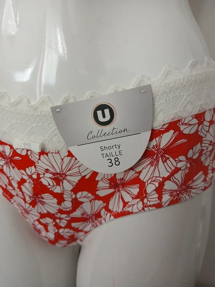 Shorty rouge fleuri 38 - photo numéro 3