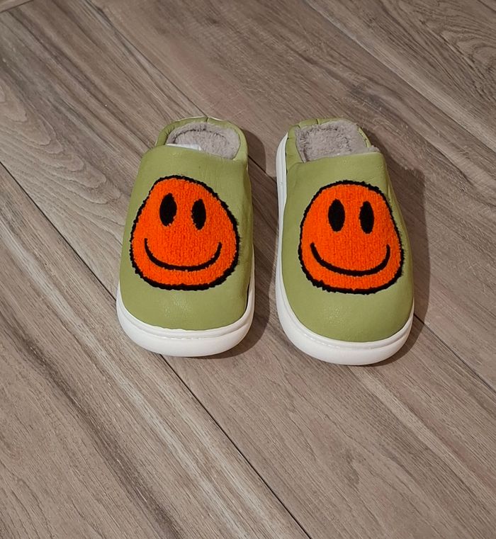 Pantoufle Mixte enfant adulte smiley kaki