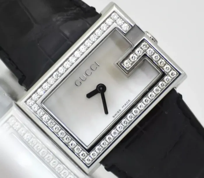 Montre Gucci certi en diamants