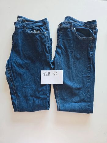 2 jeans taille 44