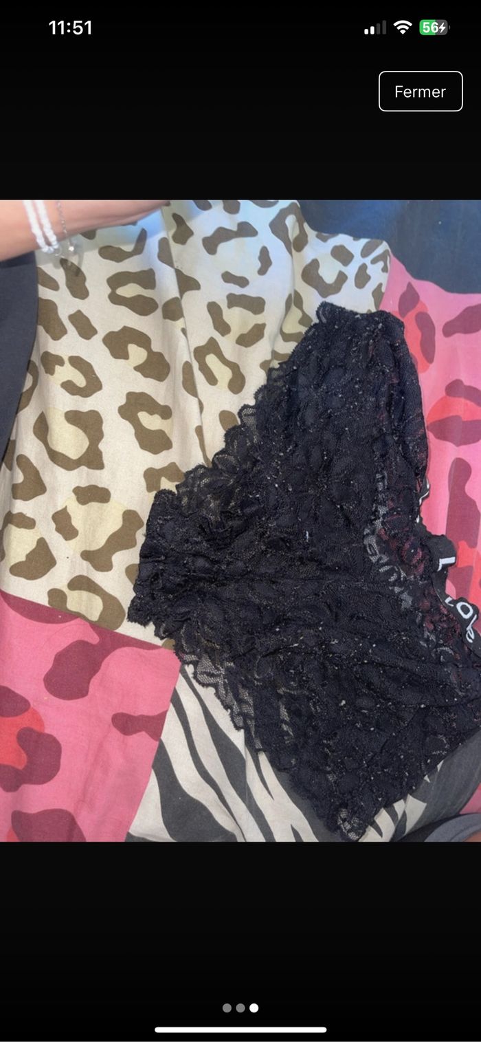 Shorty noir en dentelle avec motif LOVE