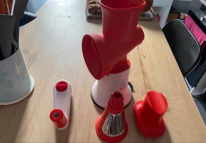 Adapatachef avec cône à râpé Tupperware - photo numéro 2