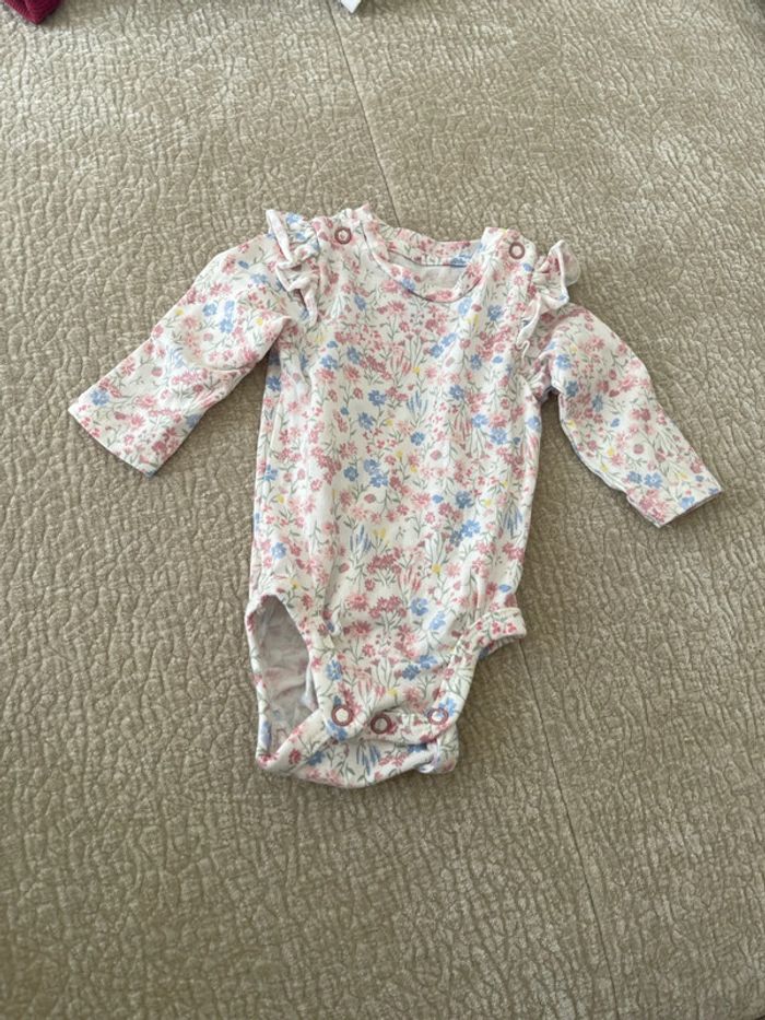 Body fleuri taille 0-1mois /50 cm  h&m