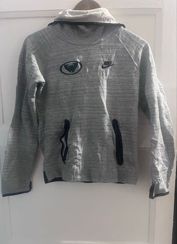 Sweat à capuche Nike en taille S.