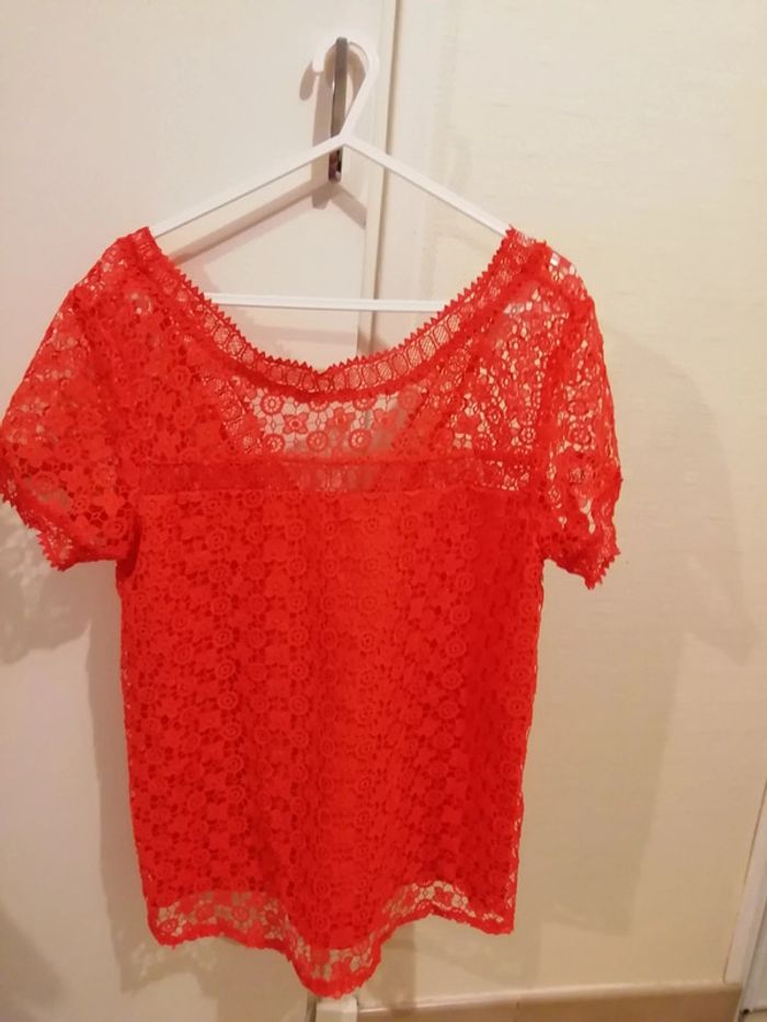 Haut a dentelle corail - photo numéro 2