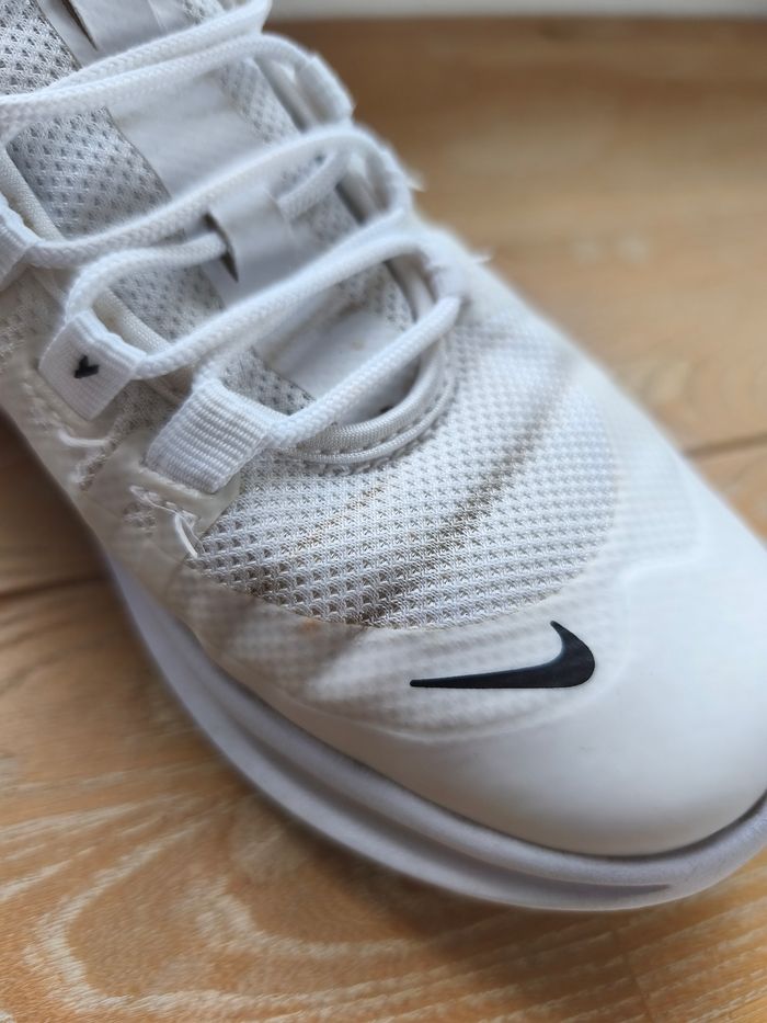Basket peut porter.
Nike W Air Max Axis GS (AH5222-100) - photo numéro 5