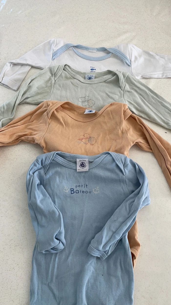 Lot de 4 bodys 12 mois