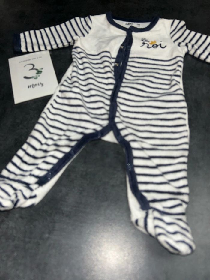 Pyjama bébé « le roi » - photo numéro 2