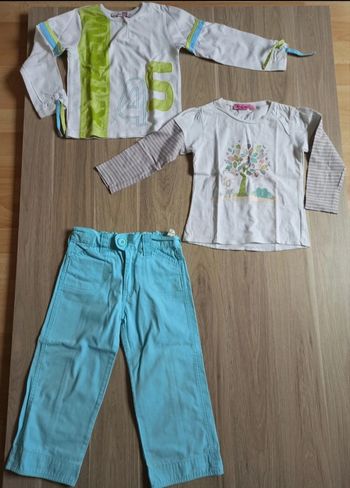 2 t-shirts manches longues un tape à l'oeil un nky et un pantalon bleu tape à l'oeil 4 ans
