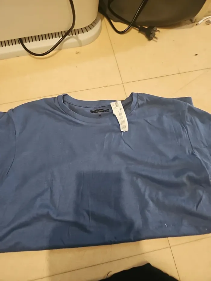 T-shirt uni taille M - photo numéro 3