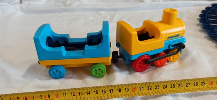 Circuit avec rails et train playmobil 123 - photo numéro 12