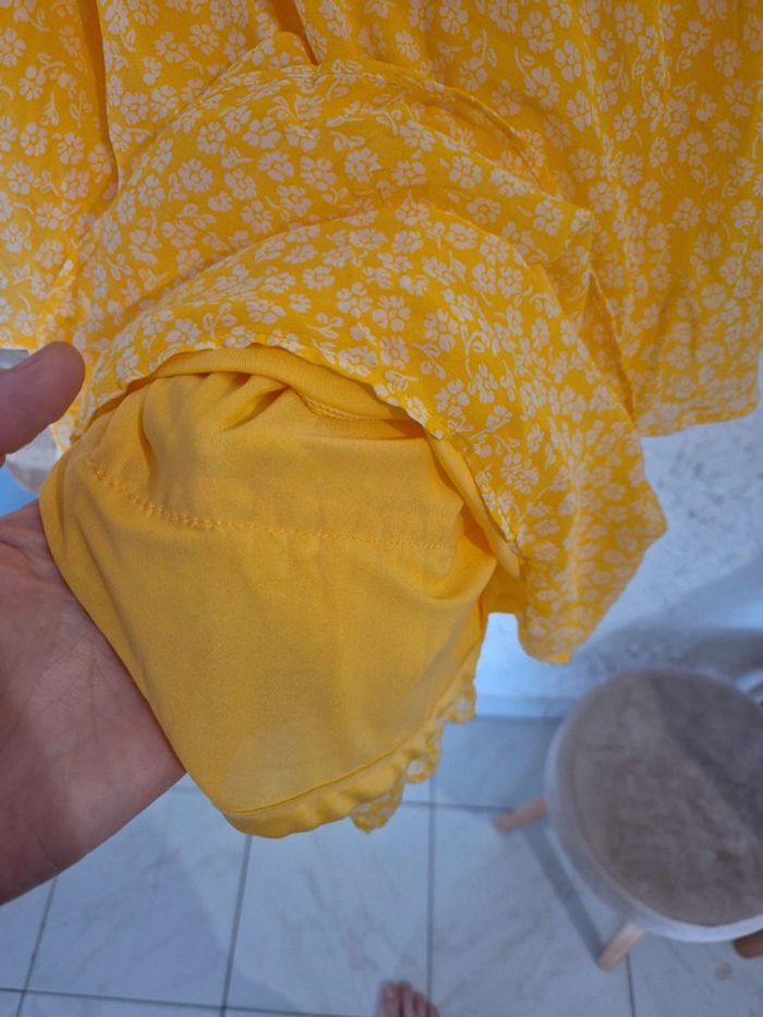 Magnifique robe jaune à fleurs jolis volants parfait pour le printemps/été H&M taille 46 - photo numéro 5