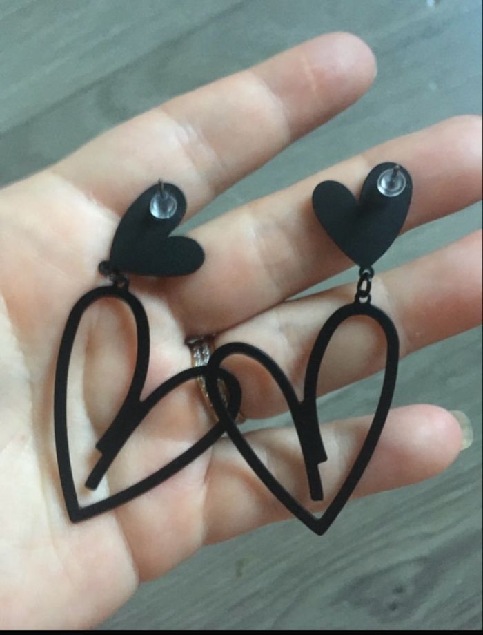 Boucles d’oreilles pendantes NEUVES pour femme, en forme de cœurs 🖤 couleur noir - photo numéro 6