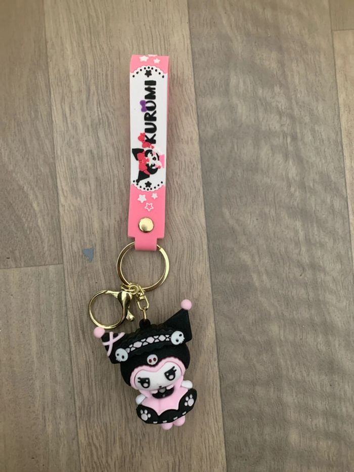 Porte clé Kuromi noir et rose  neuf