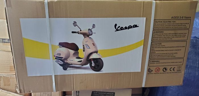 Scooter Électrique VESPA Gts super 12V Neuf.
