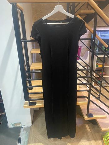 Robe noire fendu