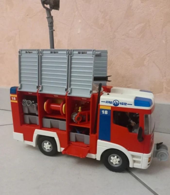 Camion d'intervention des pompiers Playmobil - photo numéro 2