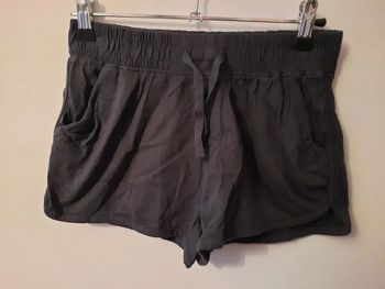 Short gris foncé avec poches à l'avant - Kiabi _ S/16 ans