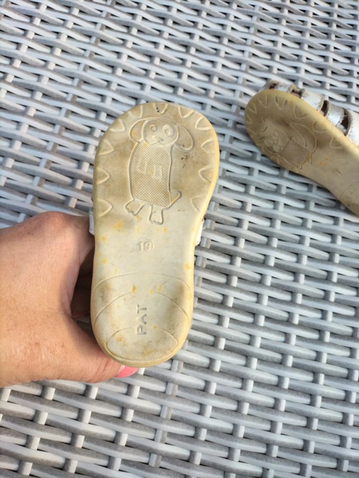 Sandales blanches pointure 19 - photo numéro 4