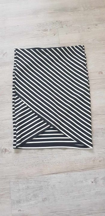 Jupe moulante à rayures