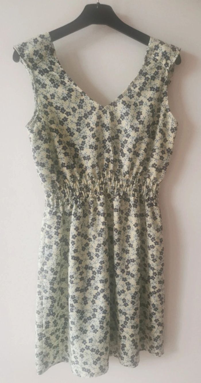 Robe fraîche avec ceinture elastiquée - photo numéro 2