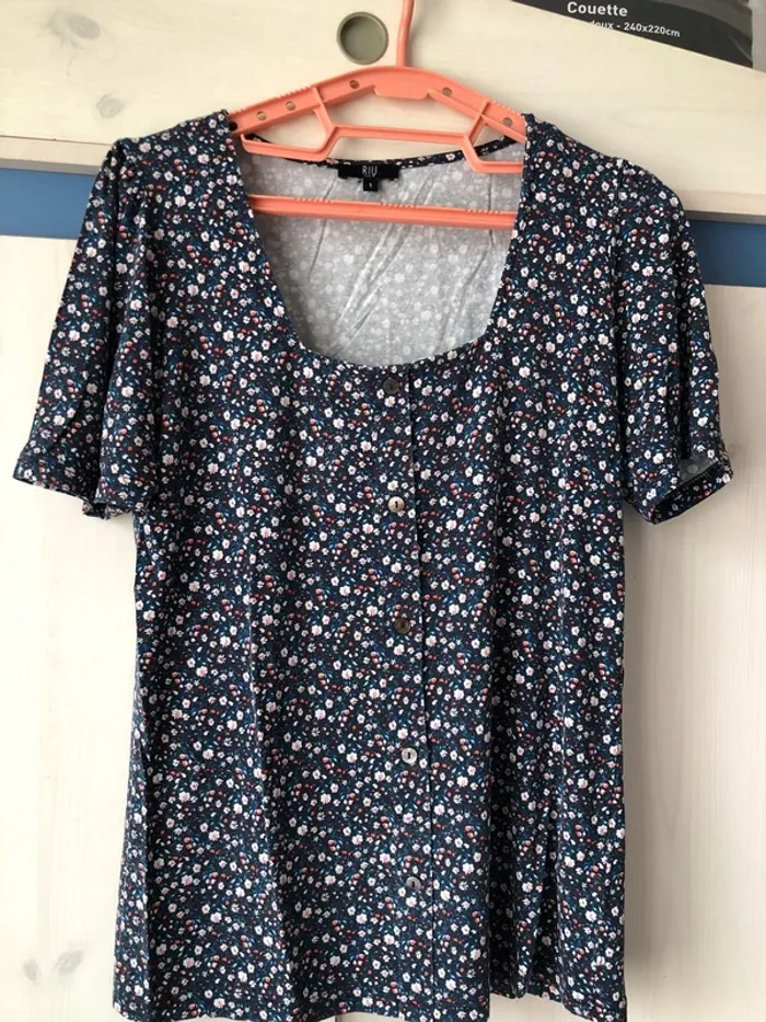 T.shirt à petites fleurs 🌷 marque Riu  Taille 1