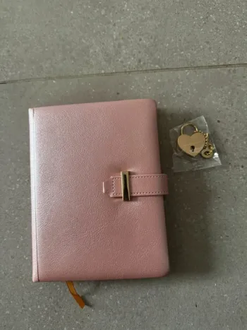 Carnet rose, neuf 15x19cm