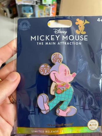 Pin's disney small world 4/12