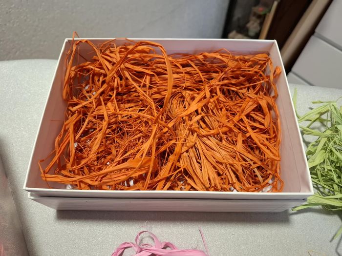 Gros lot de raphias naturels et colorés pour divers loisirs créatifs + fleurs oranges neuves - photo numéro 4