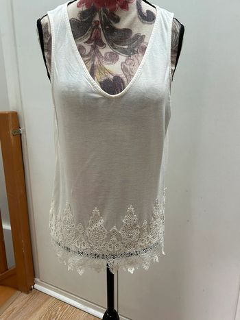Débardeur blanc cassé avec broderie Kiabi taille 36