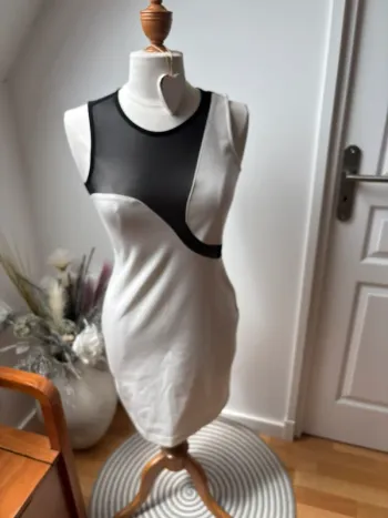 🖤 sublime robe Etam blanche et noire très chic T38