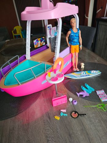 Bateau barbie + Ken surf